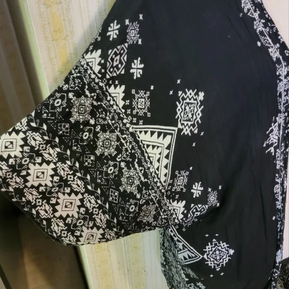 Rue + Kimono One Size - Picture 2 of 4